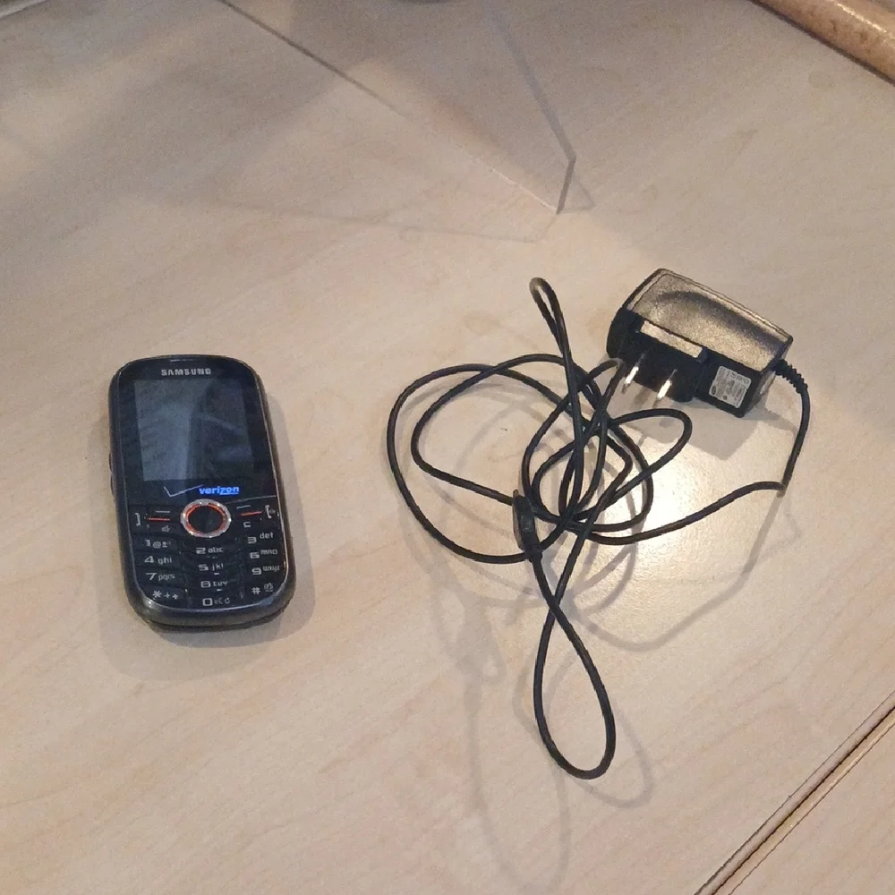 Samsung Black Cell Phone with Charger